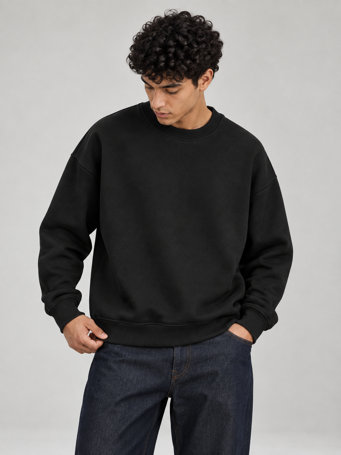 Black – Essential Sweat Shirt