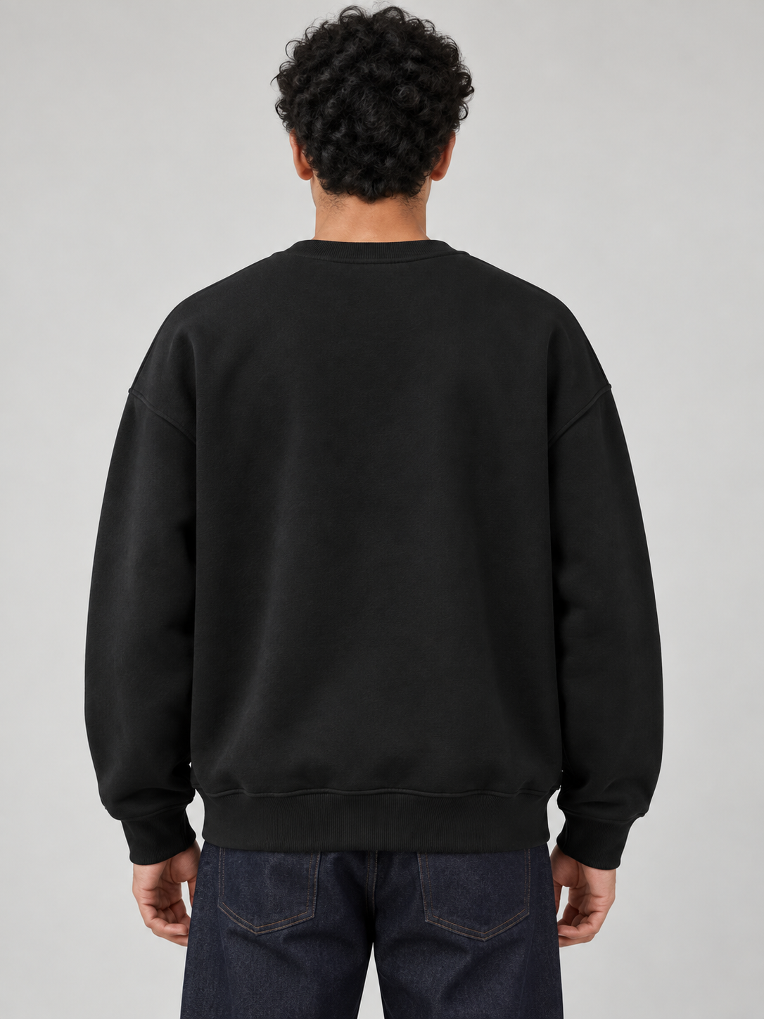 Black – Essential Sweat Shirt