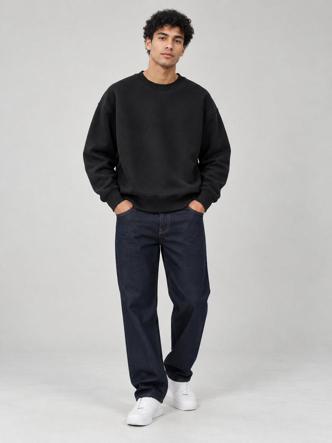 Black – Essential Sweat Shirt