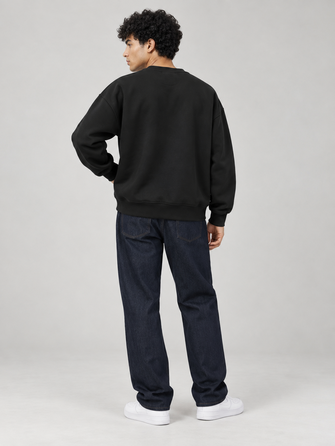 Black – Essential Sweat Shirt